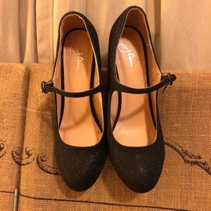 Women’s  SZ 10 sparkly black heels. NWOT/box